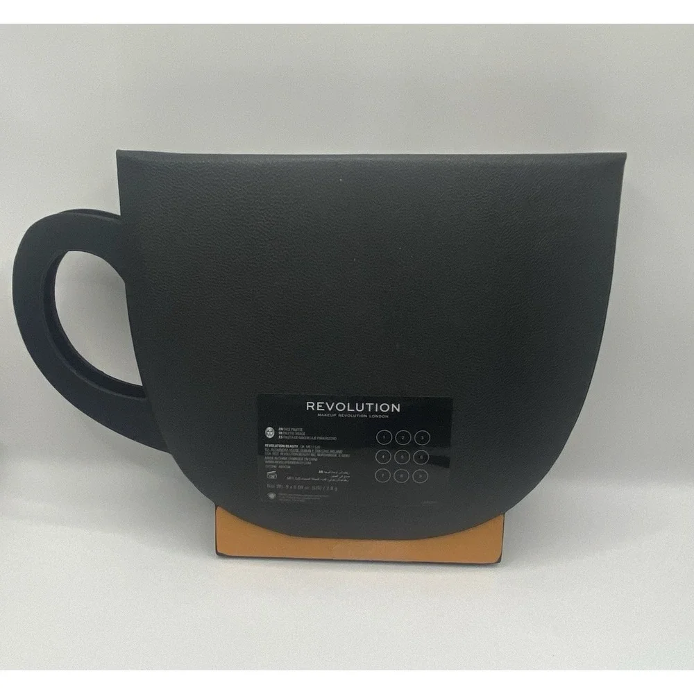 Friends x Makeup Revolution Grab a Cup Face Palette Light to Medium NEW LE